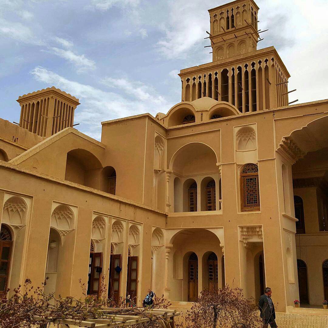 خانه اقازاده