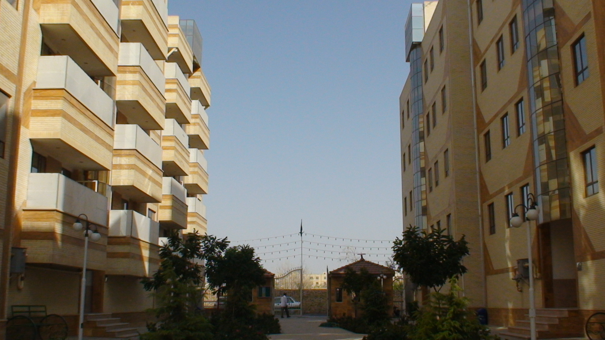 آپارتمان آقای بیابانکی