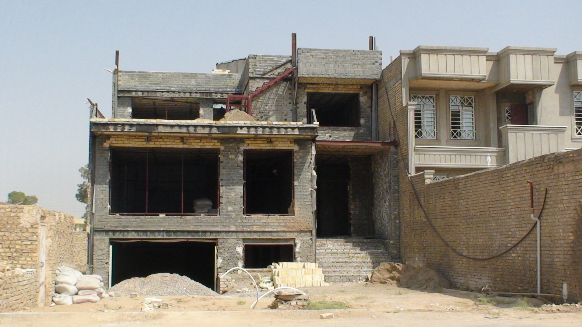ساختمان آقای دائمی، تصویر 1